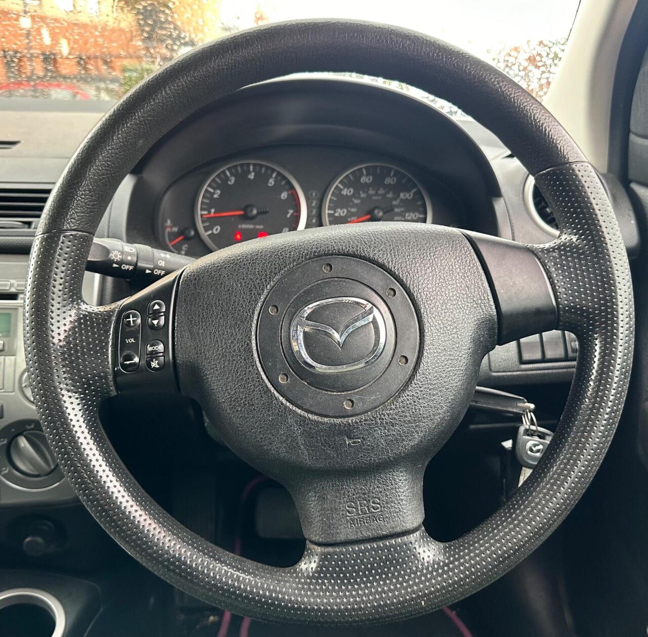 Mazda Mazda2 — photo 17
