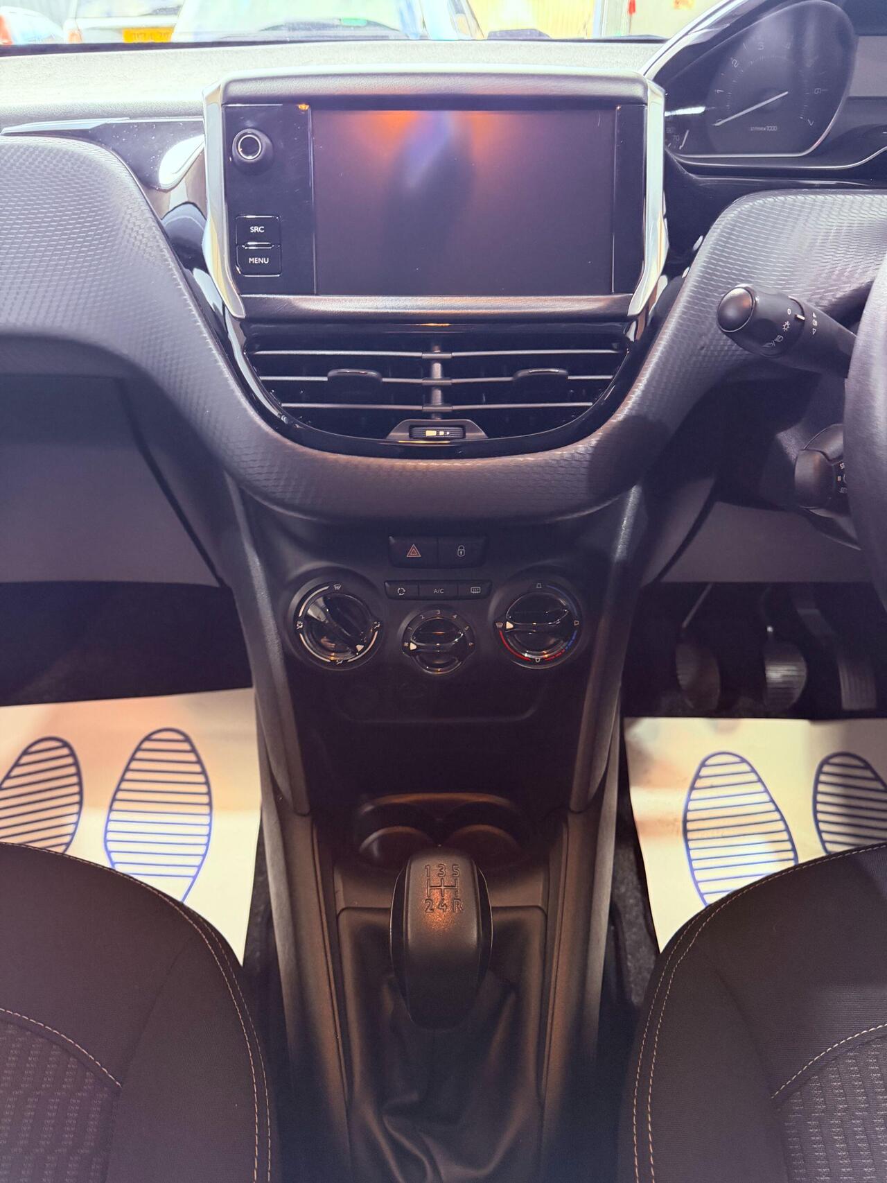 Peugeot 208 — photo 15