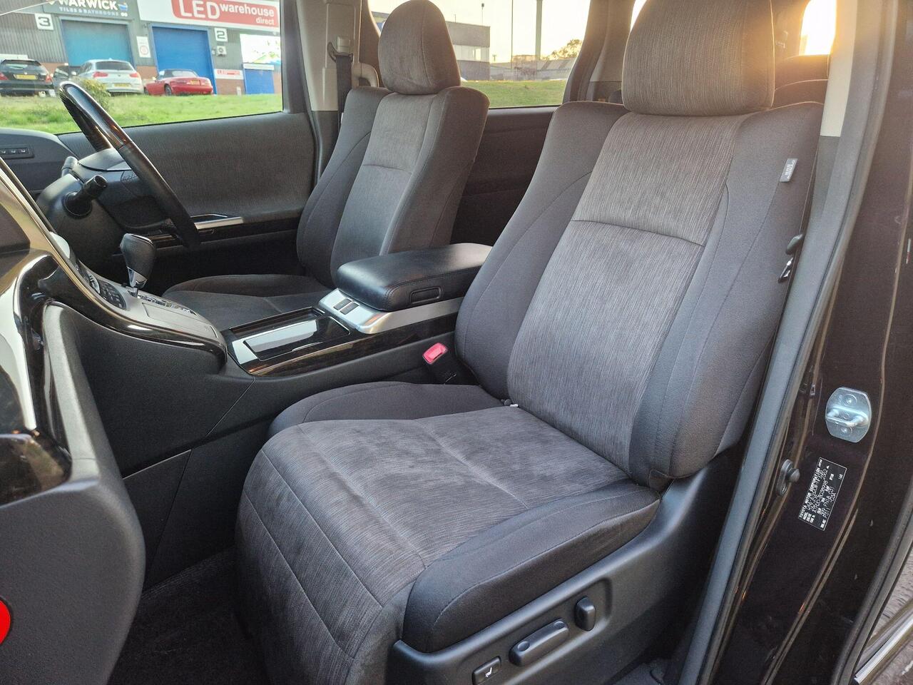Toyota Vellfire — photo 30