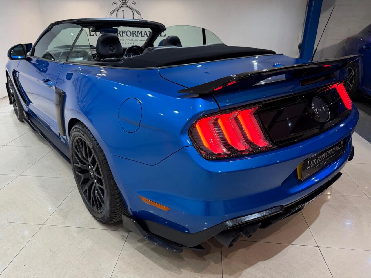 Ford Mustang — photo 12
