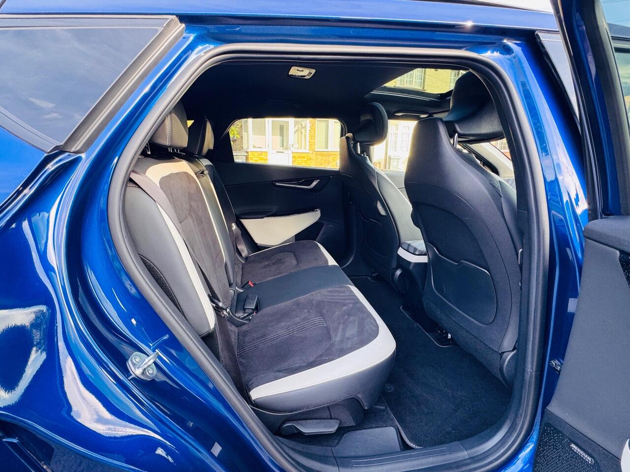Kia EV6 — photo 18