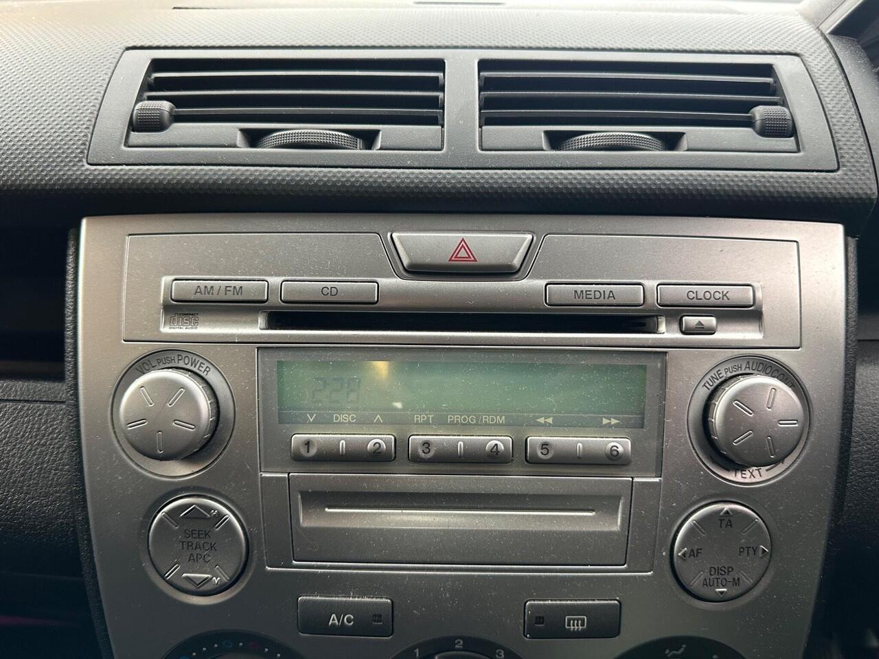 Mazda Mazda2 — photo 21