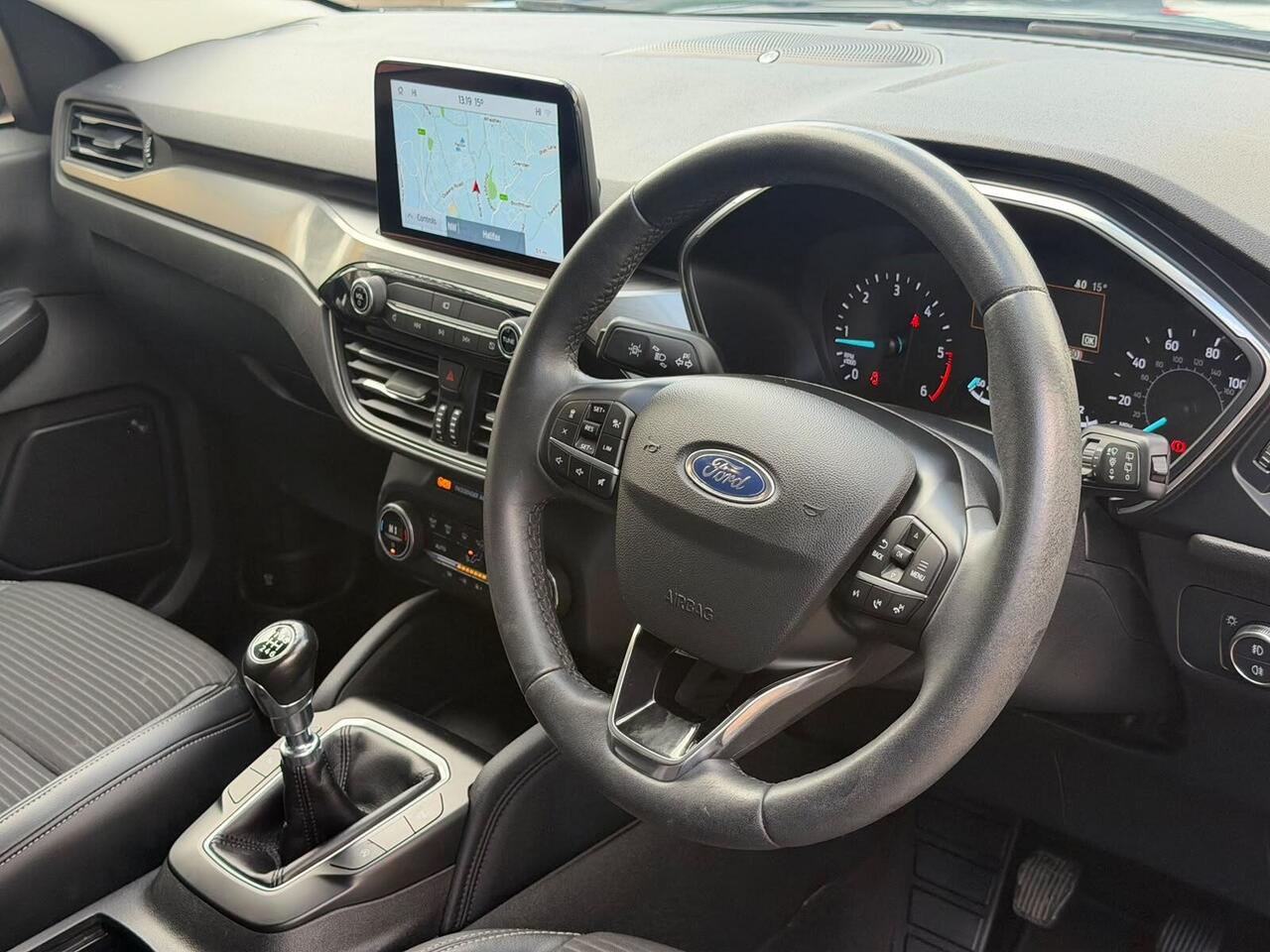 Ford Kuga — photo 25