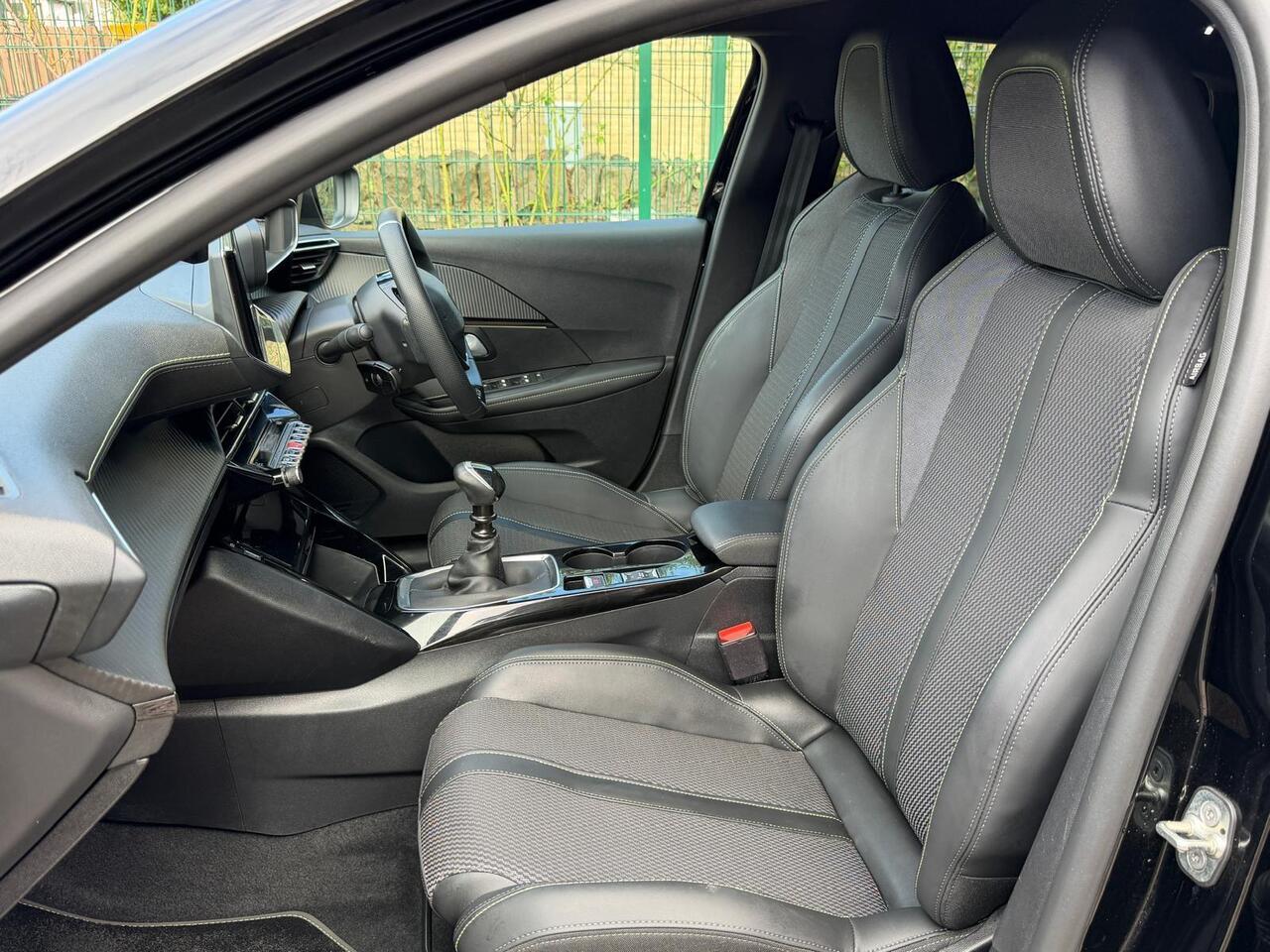 Peugeot 208 — photo 28