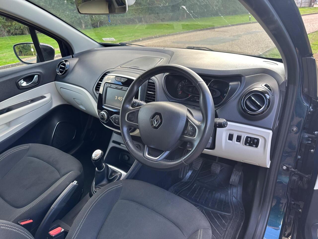 Renault Captur — photo 14