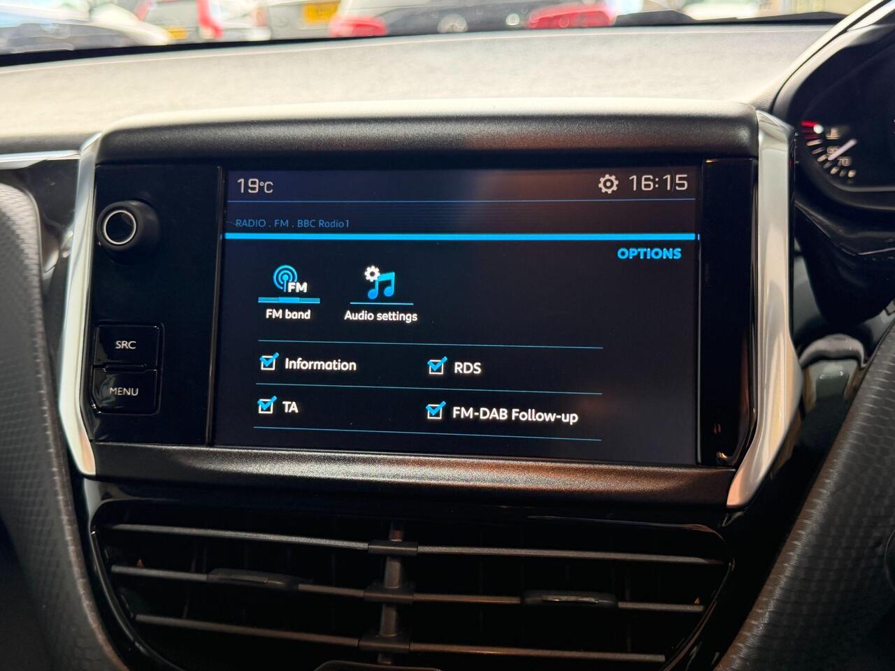 Peugeot 208 — photo 51