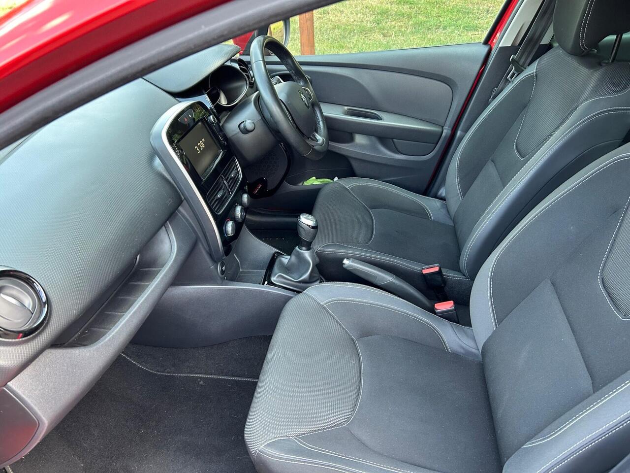 Renault Clio — photo 8