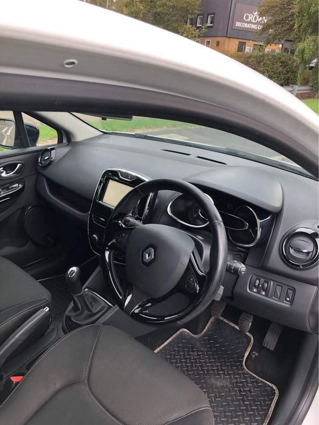 Renault Clio — photo 8