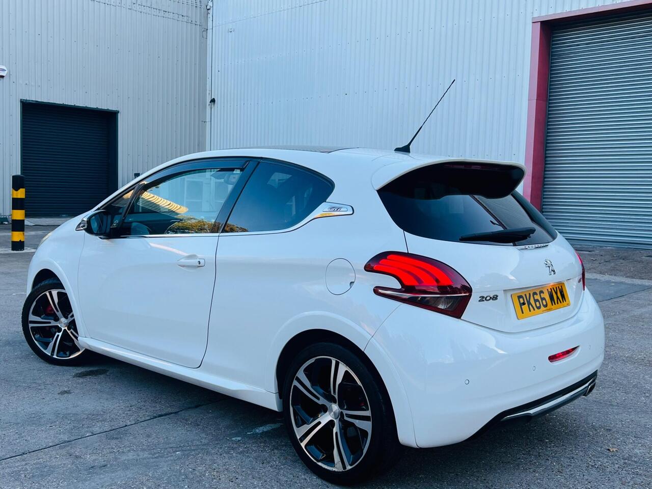 Peugeot 208 — photo 8
