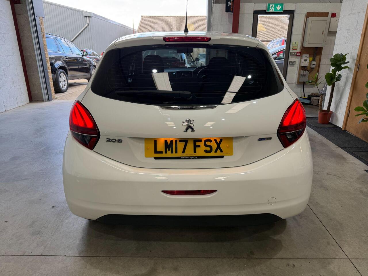 Peugeot 208 — photo 71