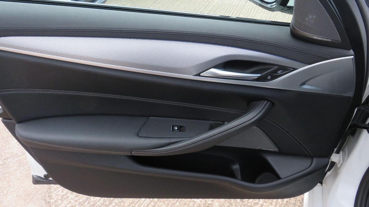 BMW 5 Series — photo 23