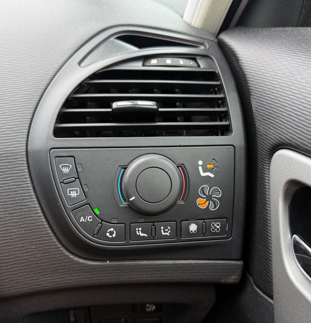 Citroen C4 Picasso — photo 41