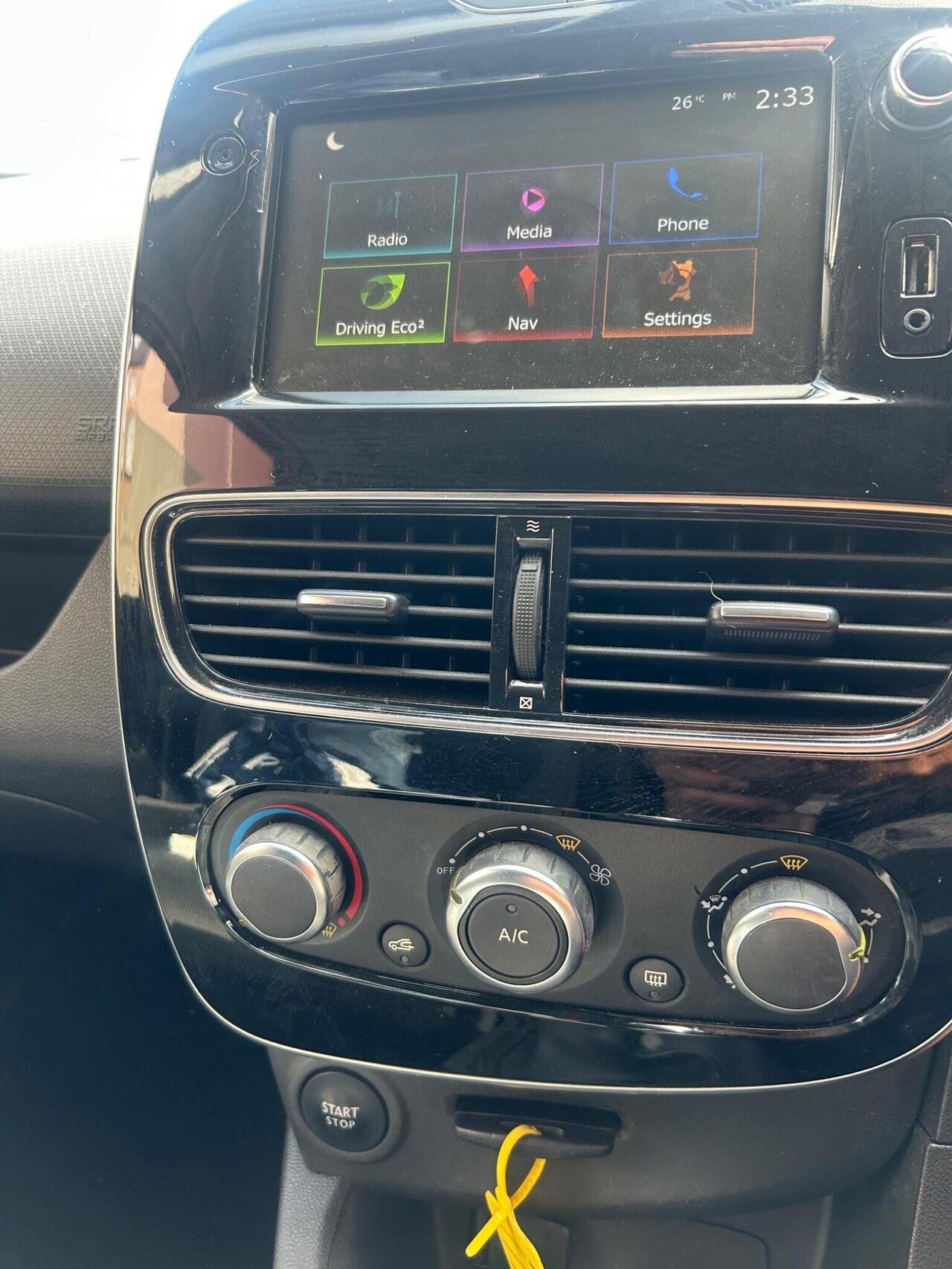 Renault Clio — photo 24