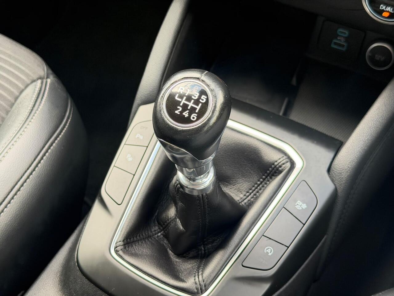Ford Kuga — photo 26