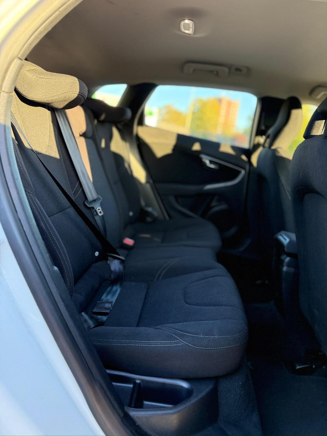 Volvo V40 — photo 10