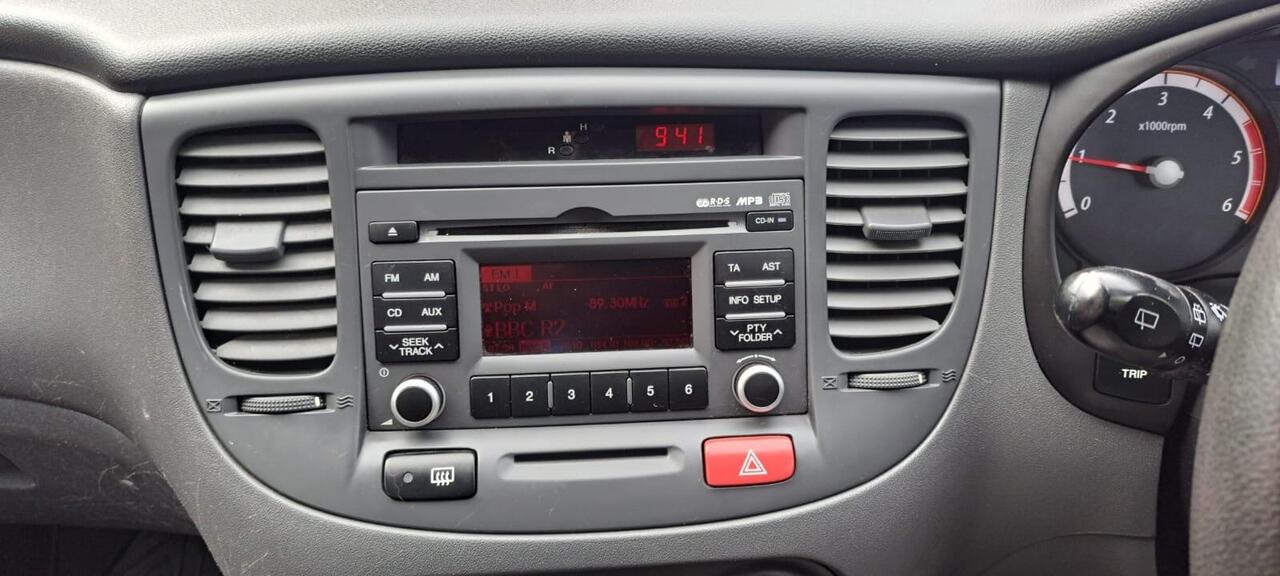 Kia Rio — photo 10