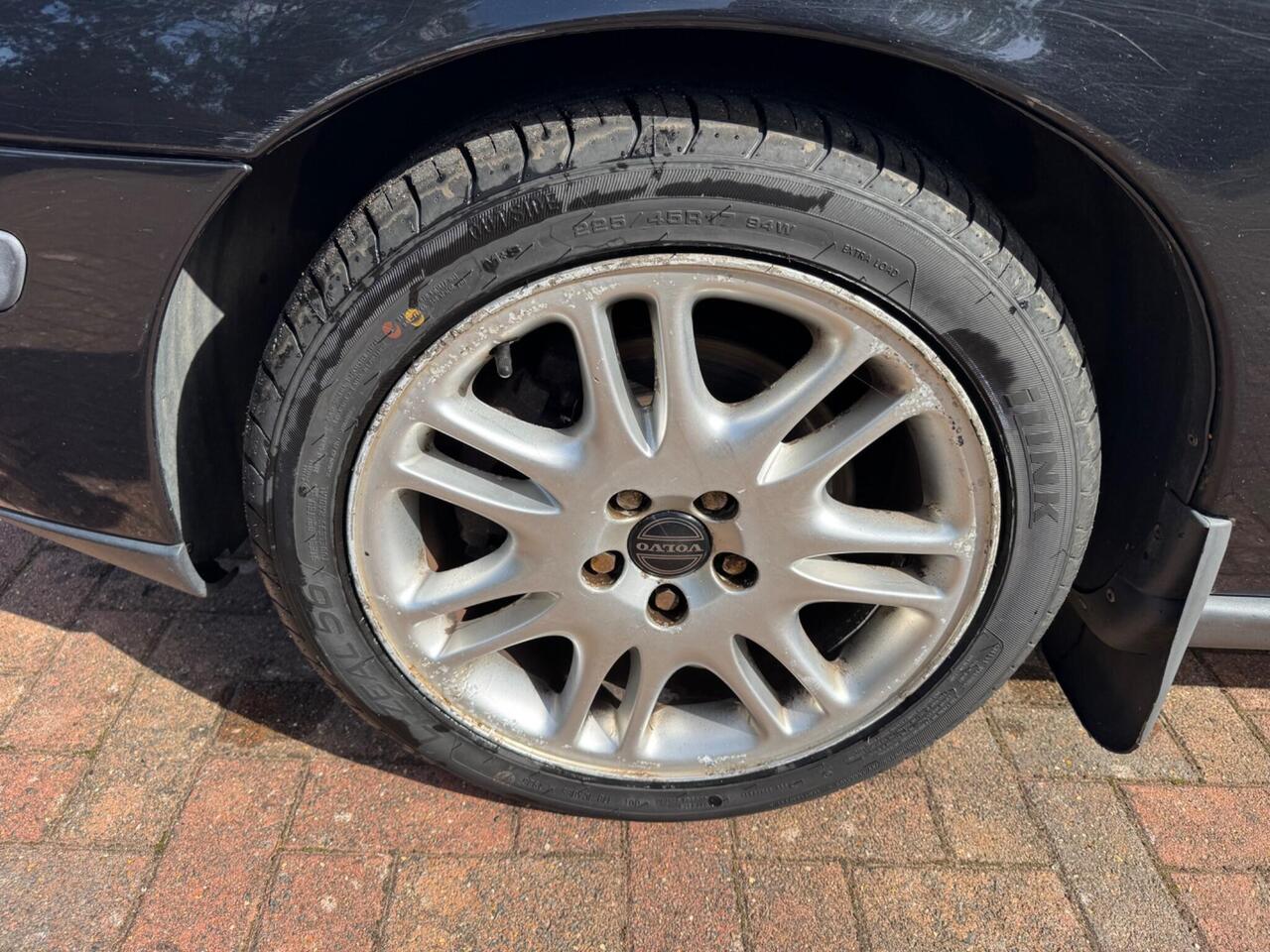 Volvo V70 — photo 36