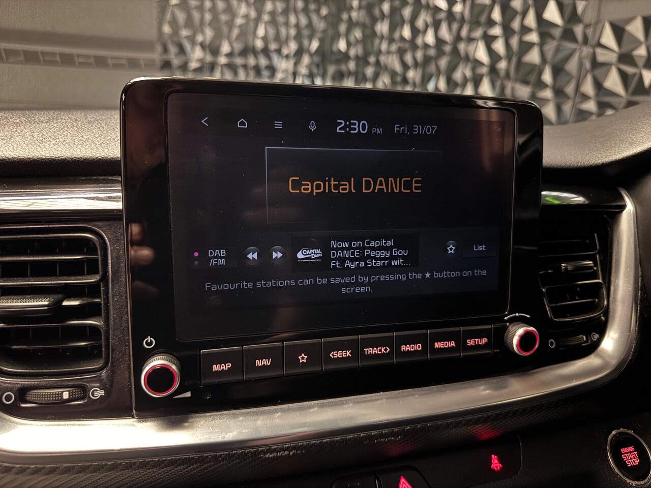 Kia Stonic — photo 19