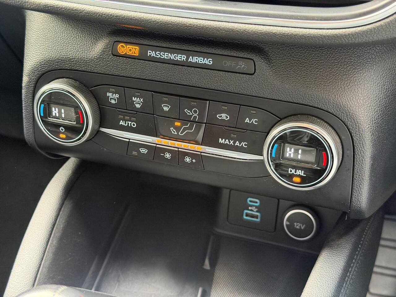 Ford Kuga — photo 49