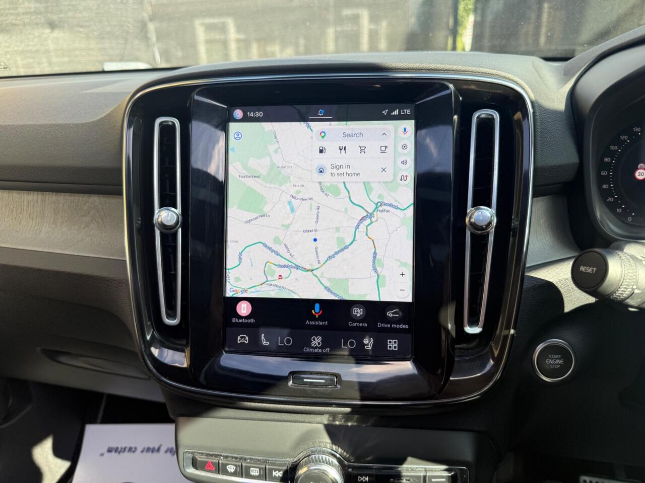 Volvo XC40 — photo 33