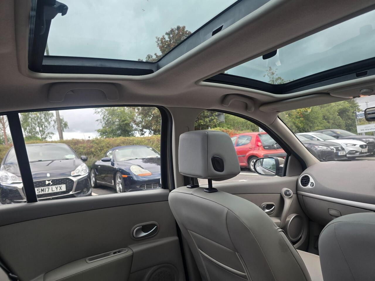 Renault Clio — photo 21