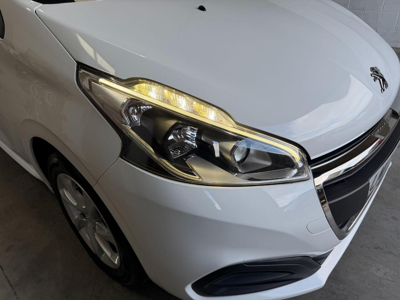 Peugeot 208 — photo 25
