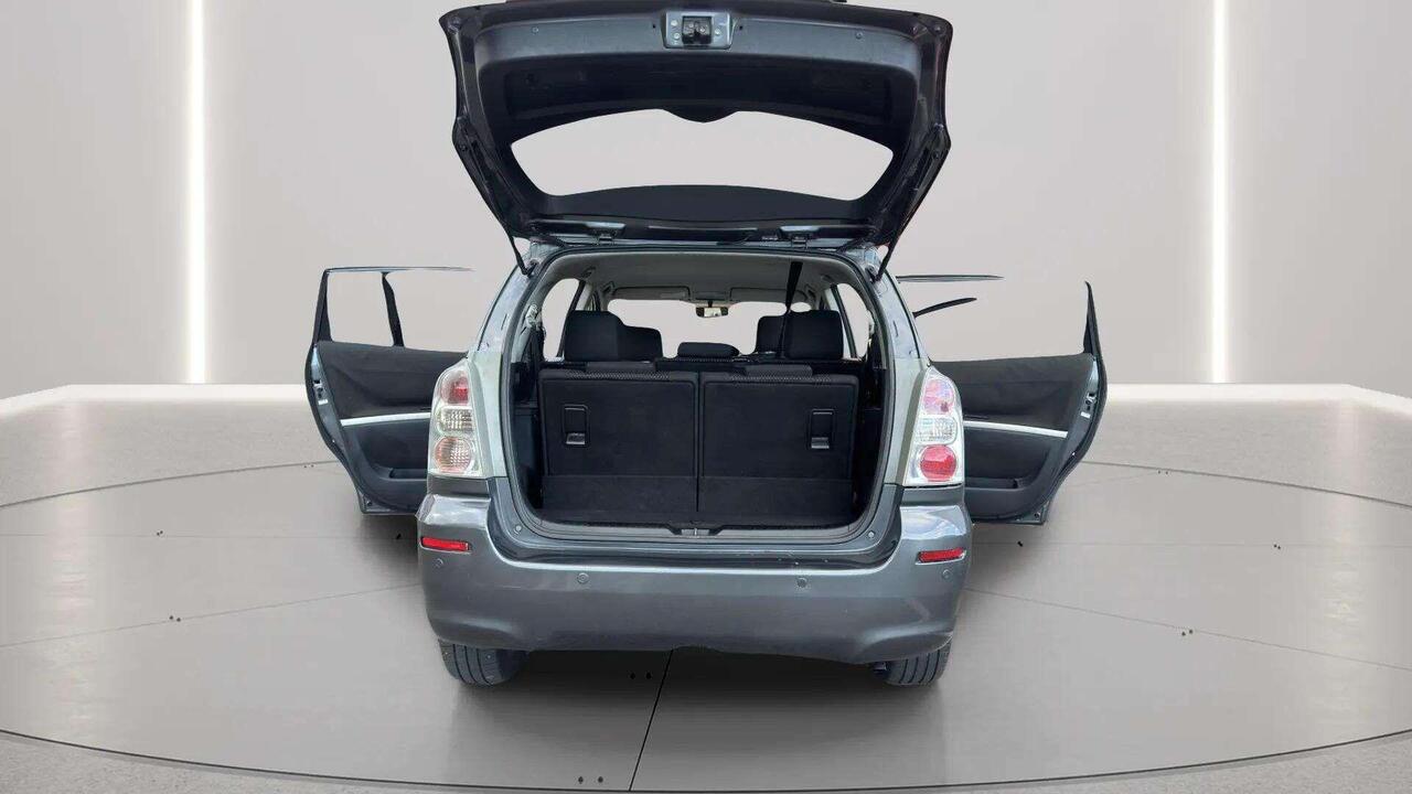 Toyota Corolla Verso — photo 61