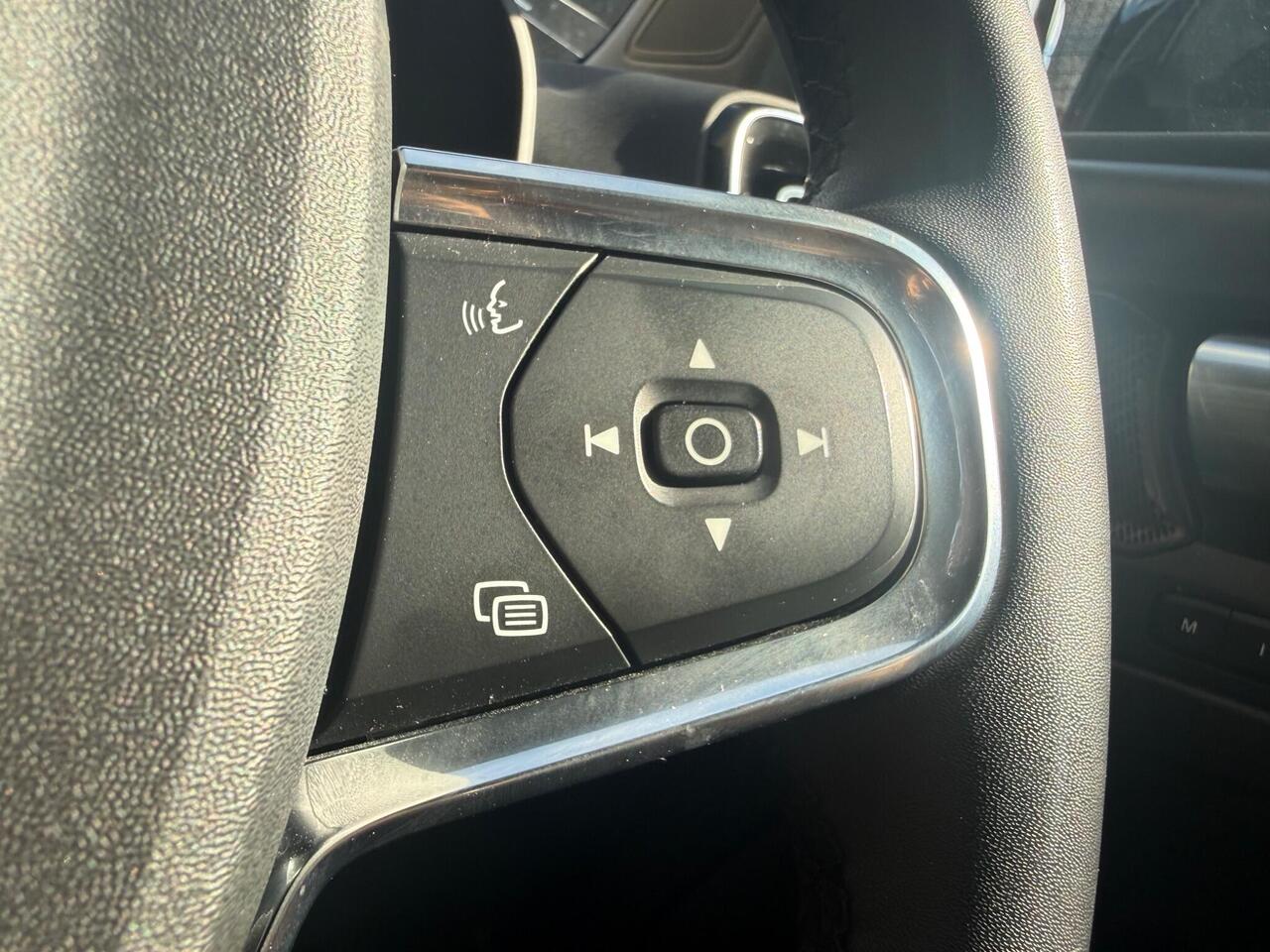 Volvo XC40 — photo 30