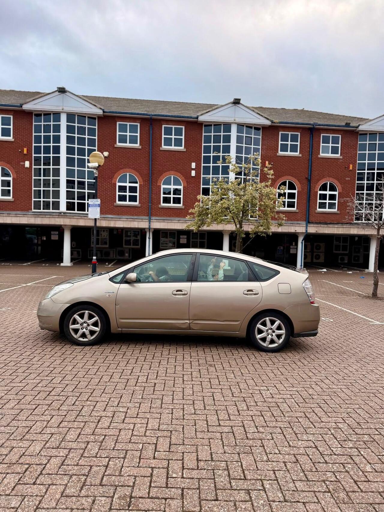 Toyota Prius — photo 6