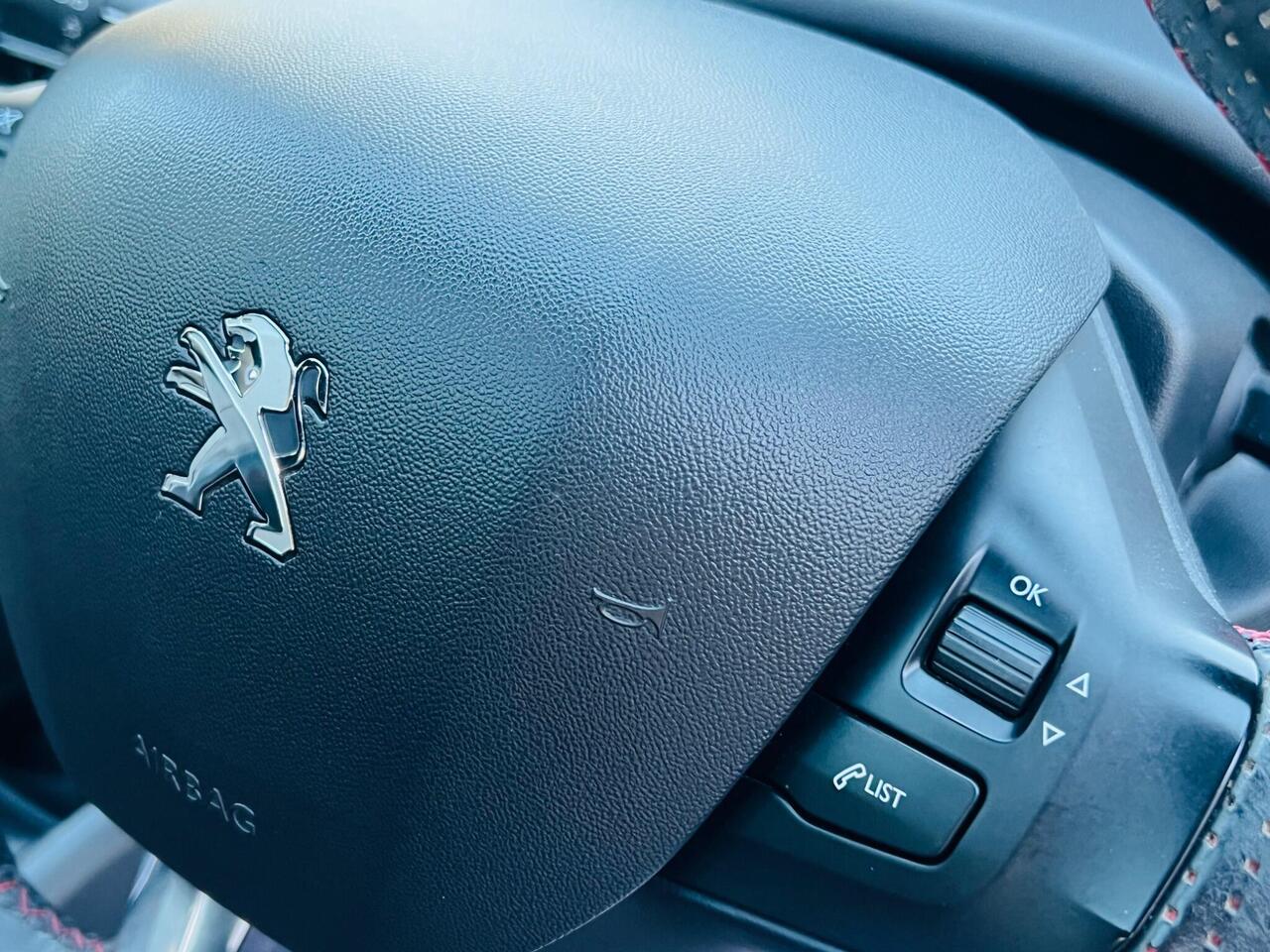Peugeot 208 — photo 34