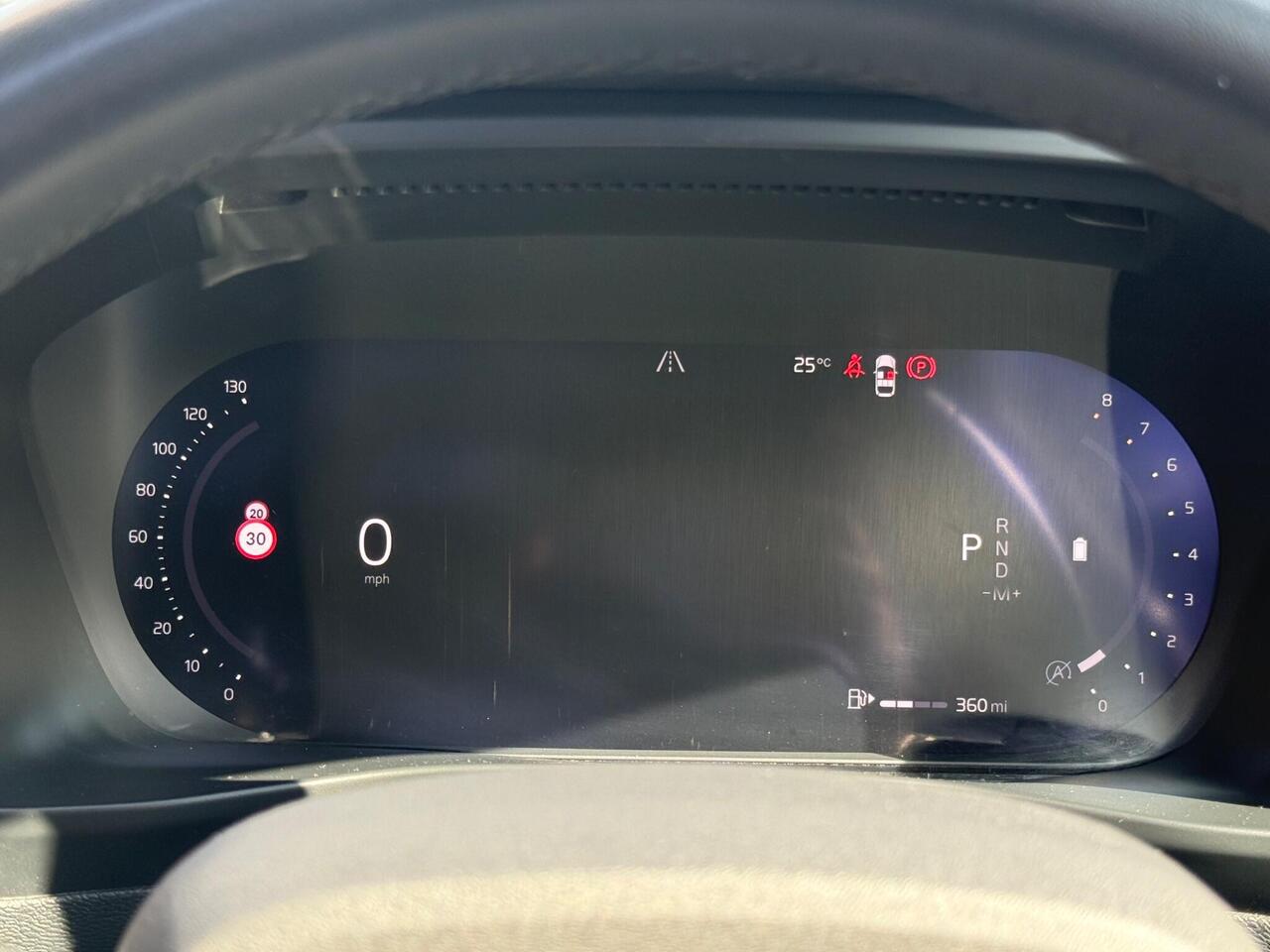 Volvo XC40 — photo 38