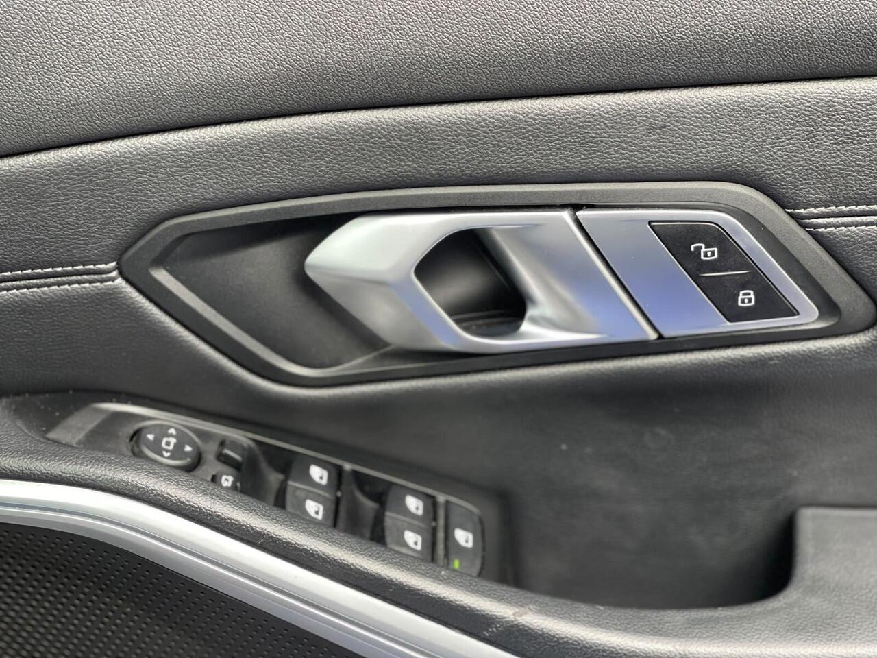 BMW 3 Series — photo 34
