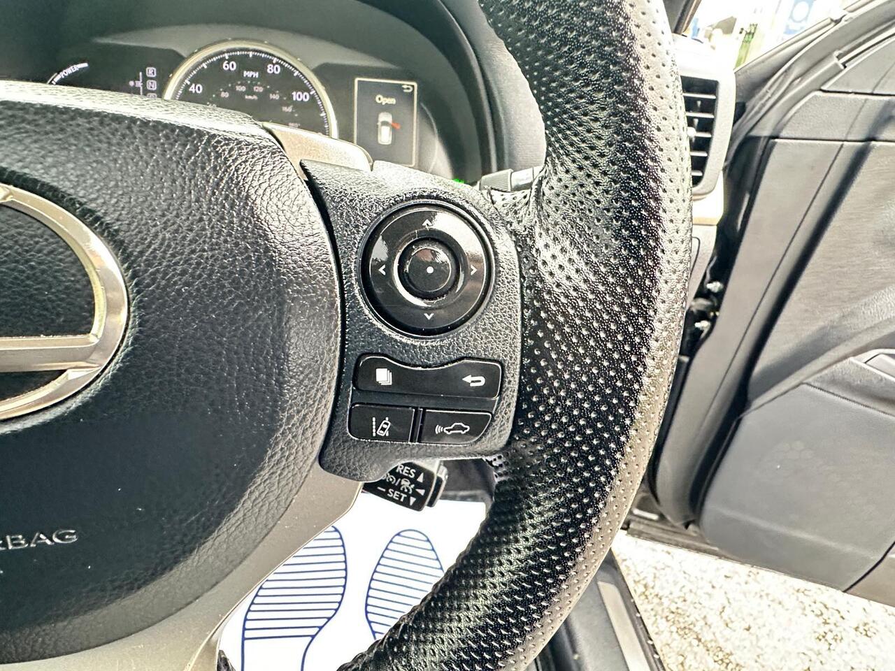 Lexus CT — photo 28