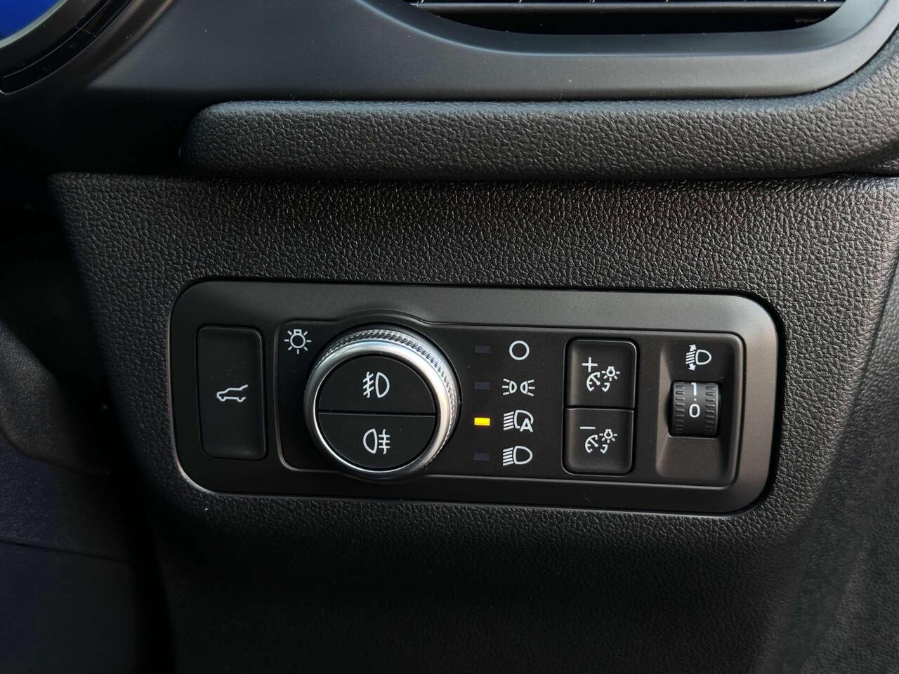 Ford Kuga — photo 37