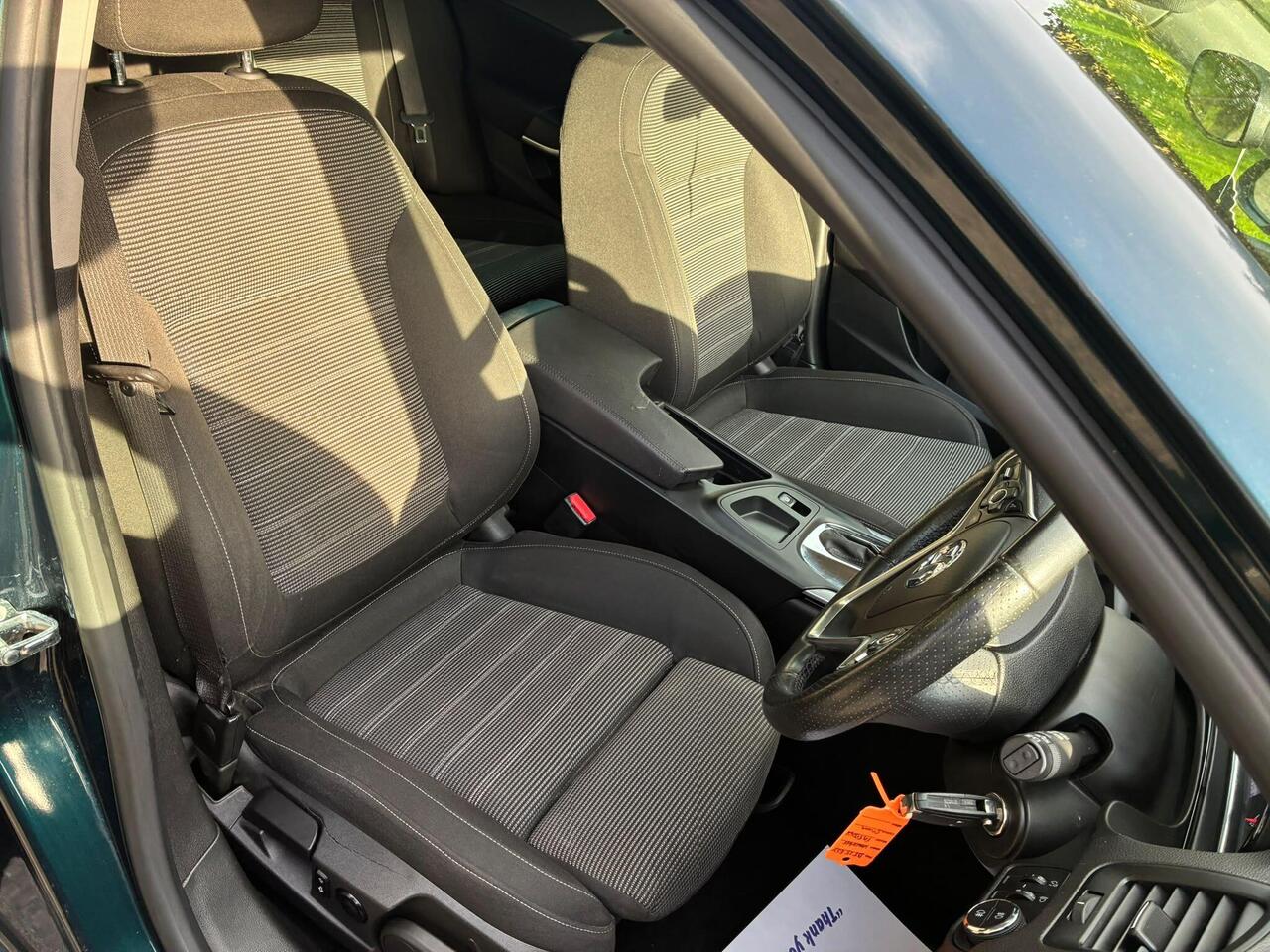 Vauxhall Insignia — photo 23