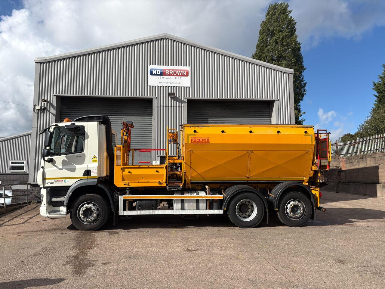 DAF CF320 26T GVW Hot Box Rear Steer
