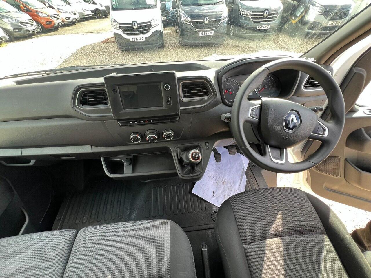 Renault Master — photo 25