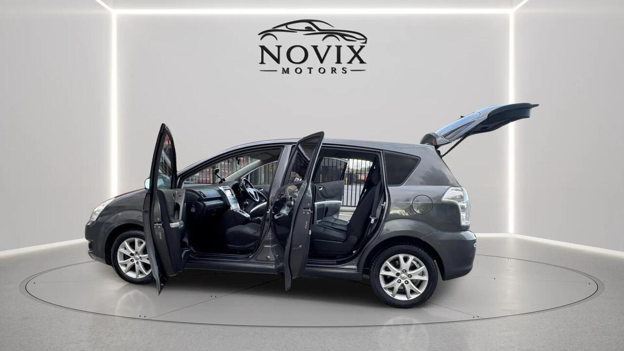 Toyota Corolla Verso — photo 19