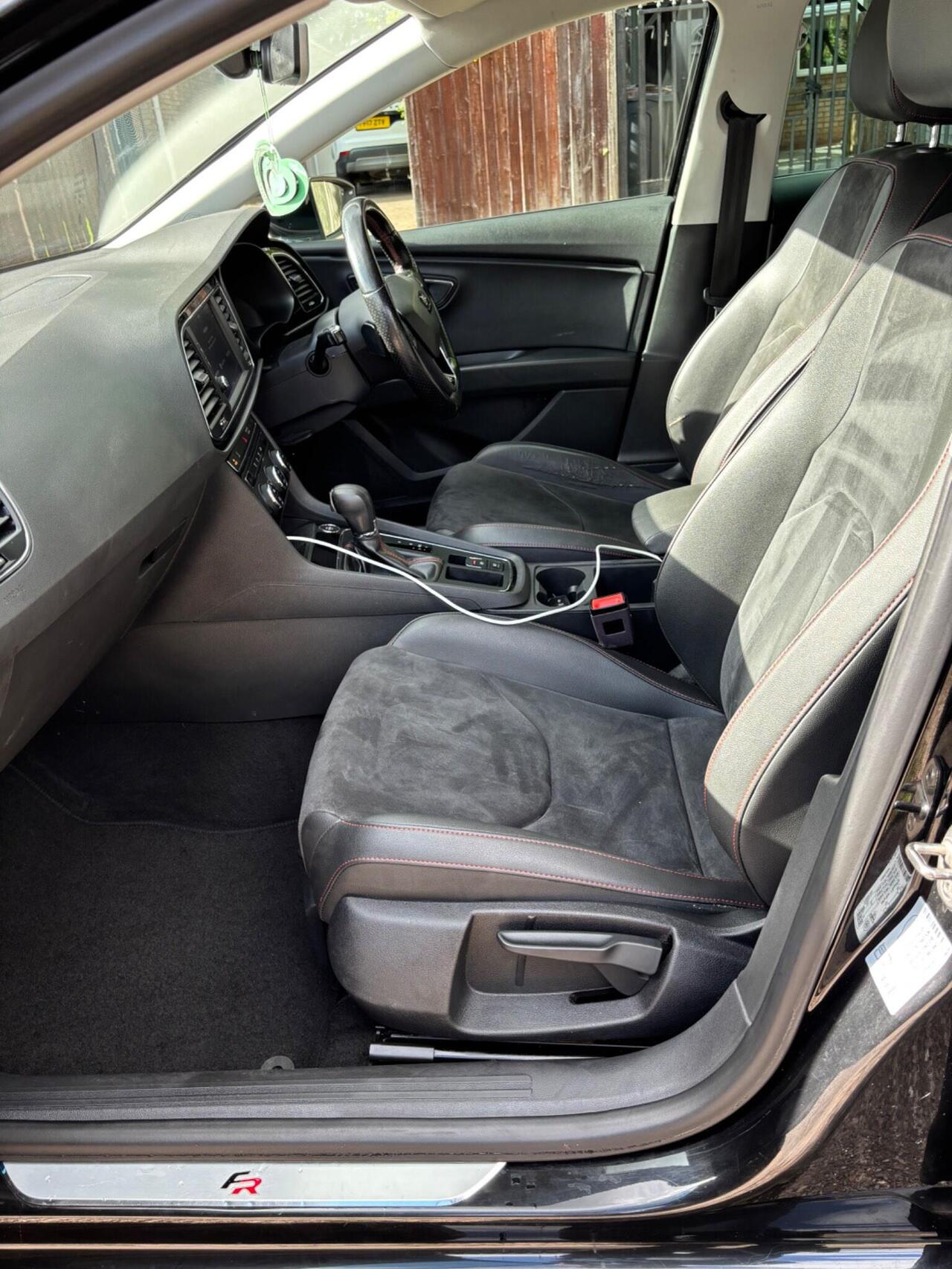 SEAT Leon — photo 17