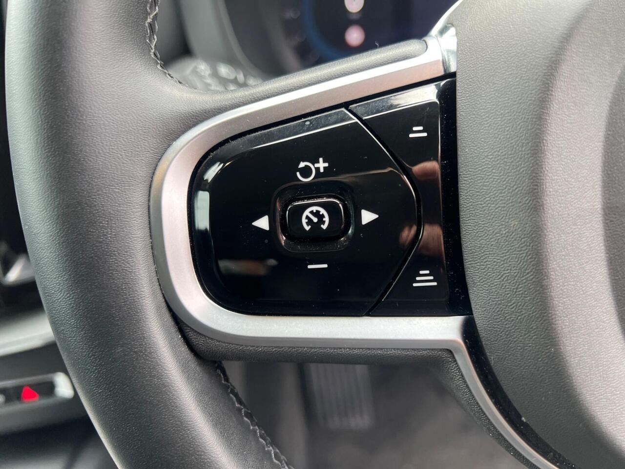 Volvo XC60 — photo 32