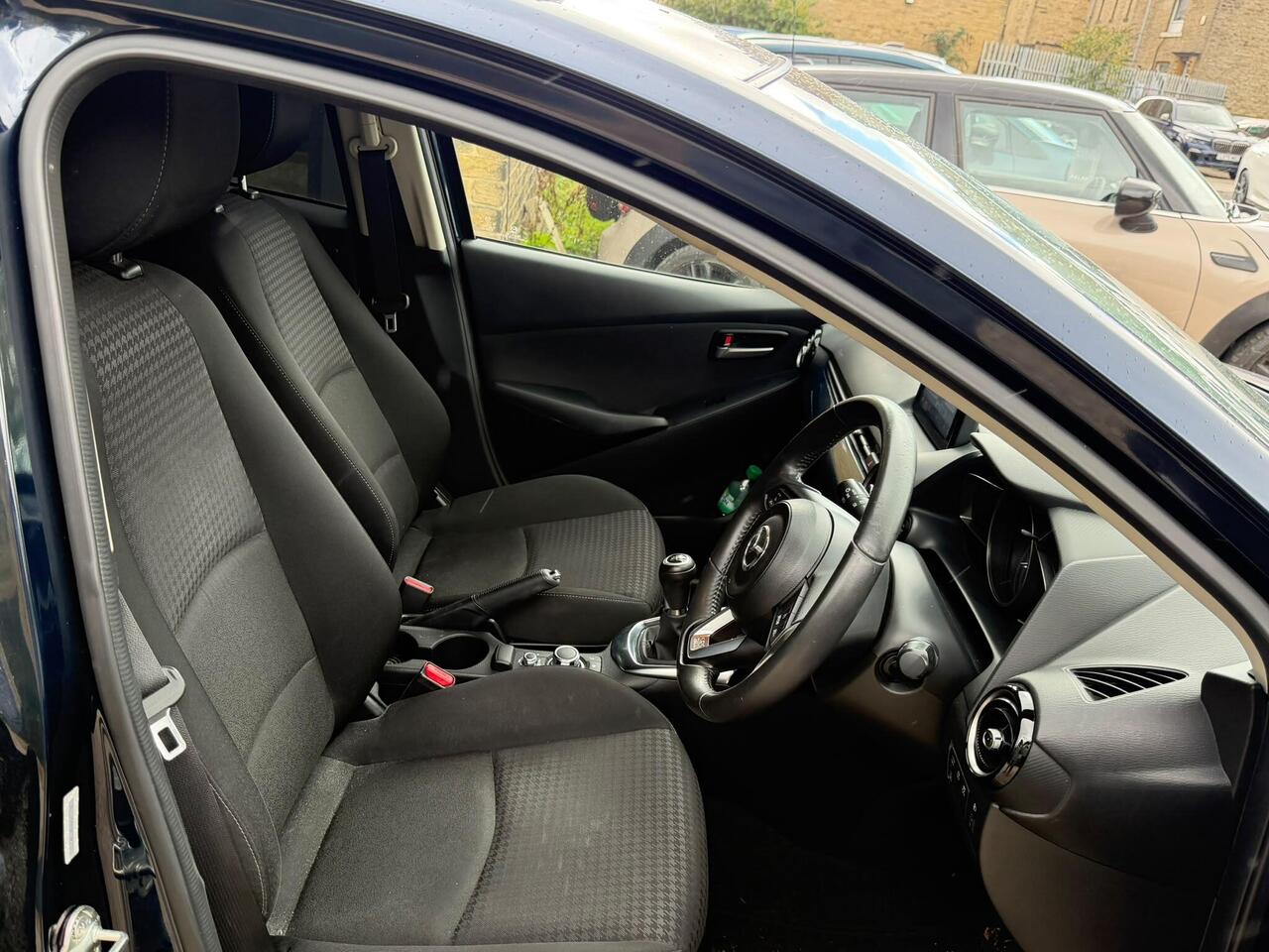Mazda Mazda2 — photo 10