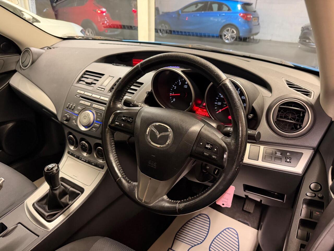 Mazda Mazda3 — photo 12