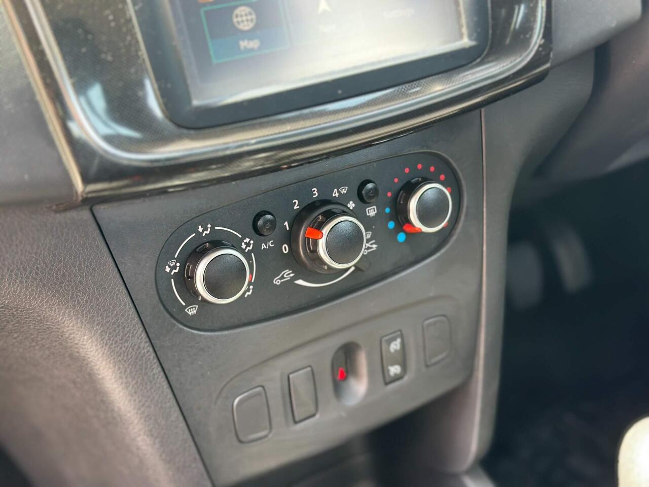 Dacia Sandero — photo 24