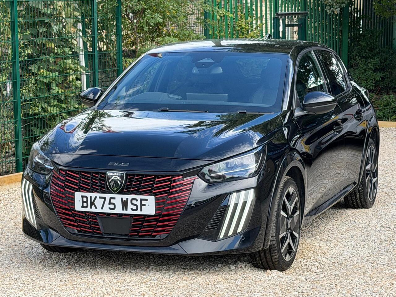 Peugeot 208 — photo 37