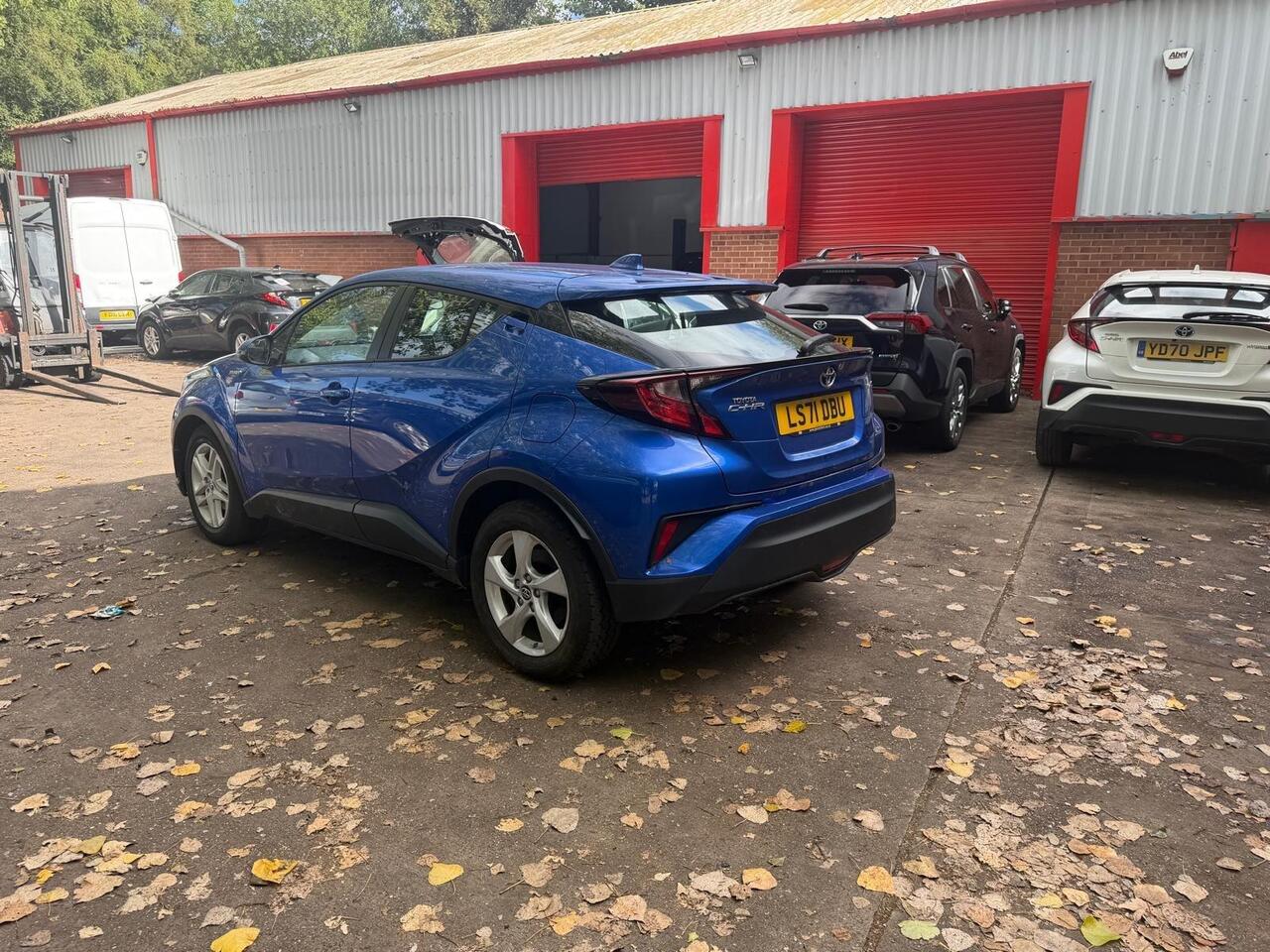 Toyota C-HR — photo 2