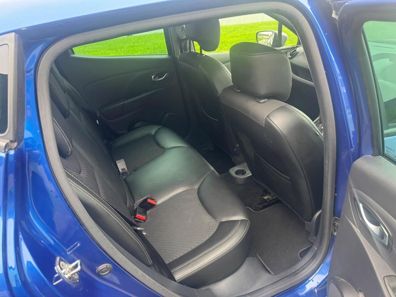 Renault Clio — photo 10