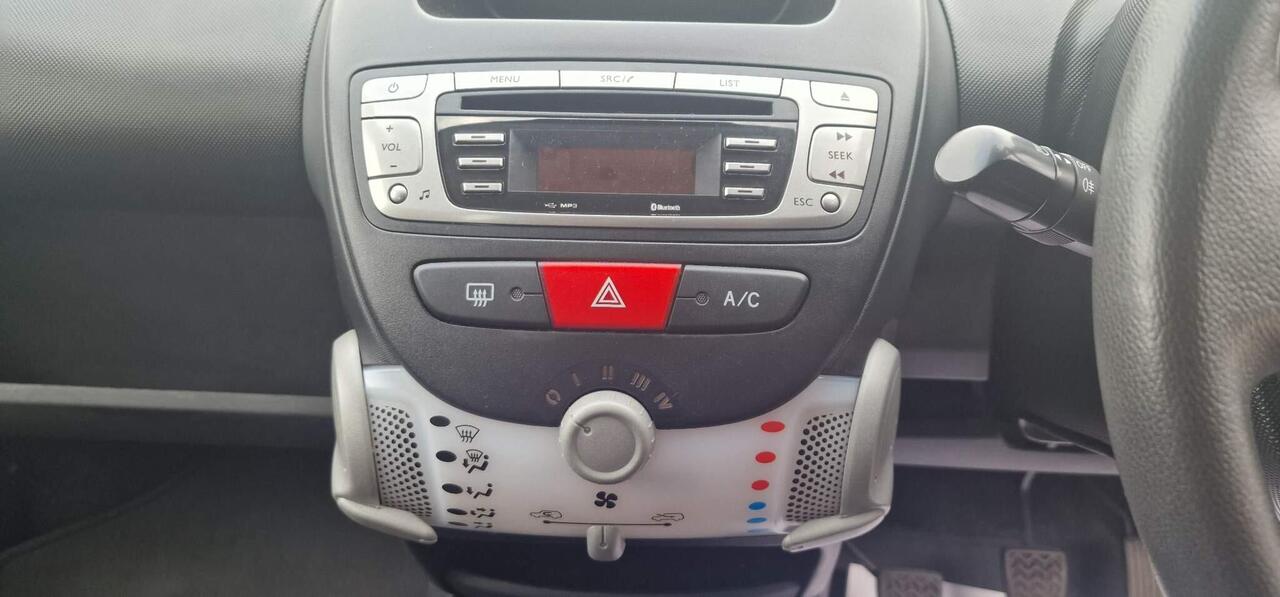 Toyota AYGO — photo 10