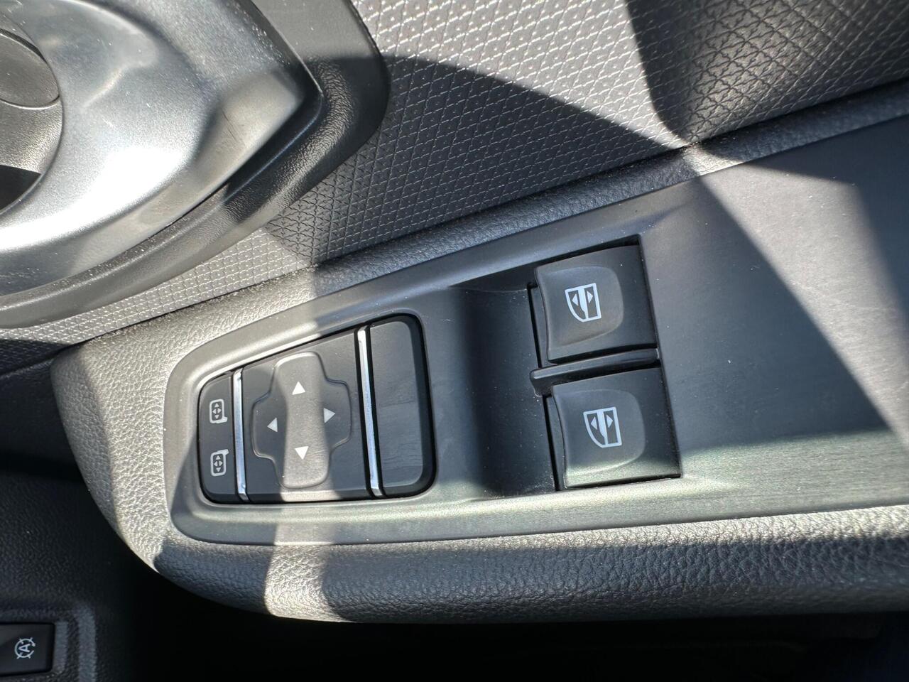 Renault Clio — photo 15