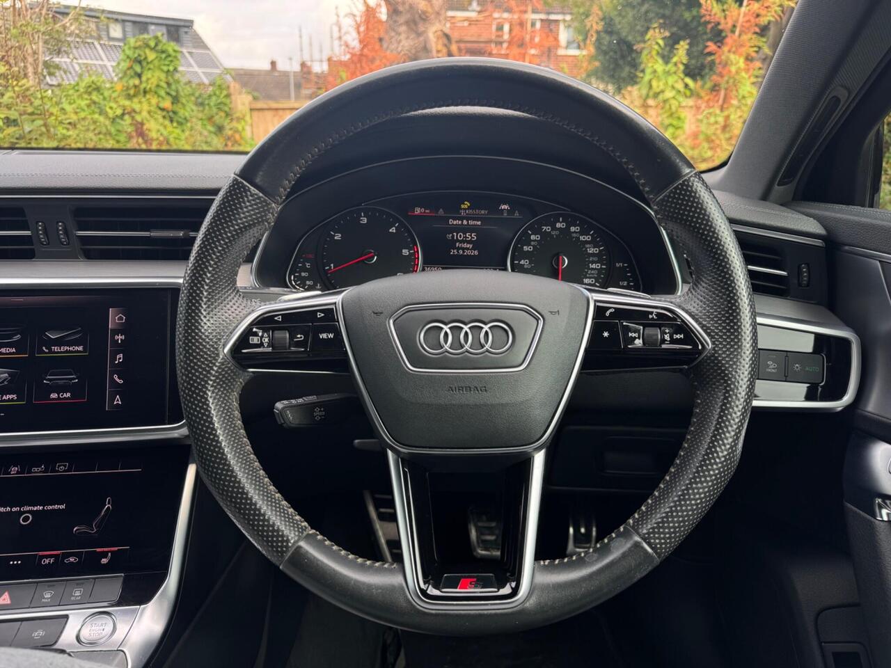 Audi A6 Saloon — photo 31