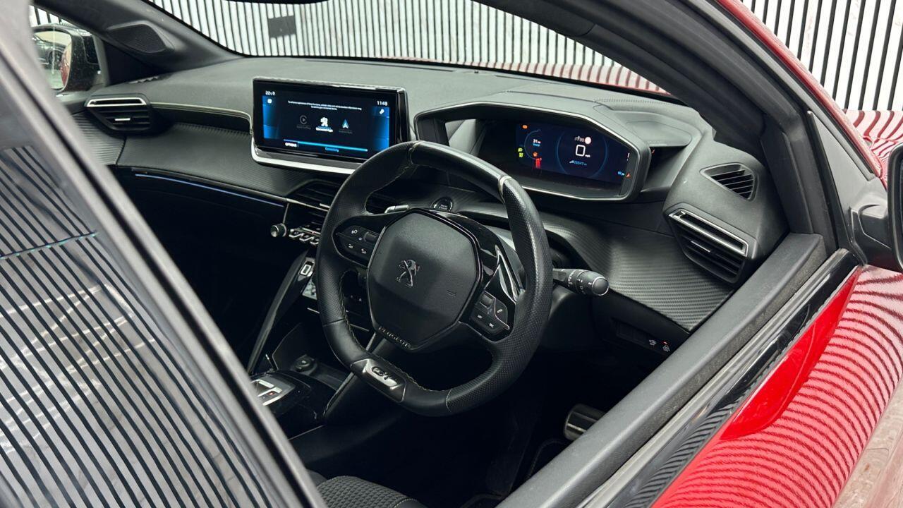 Peugeot 208 — photo 6